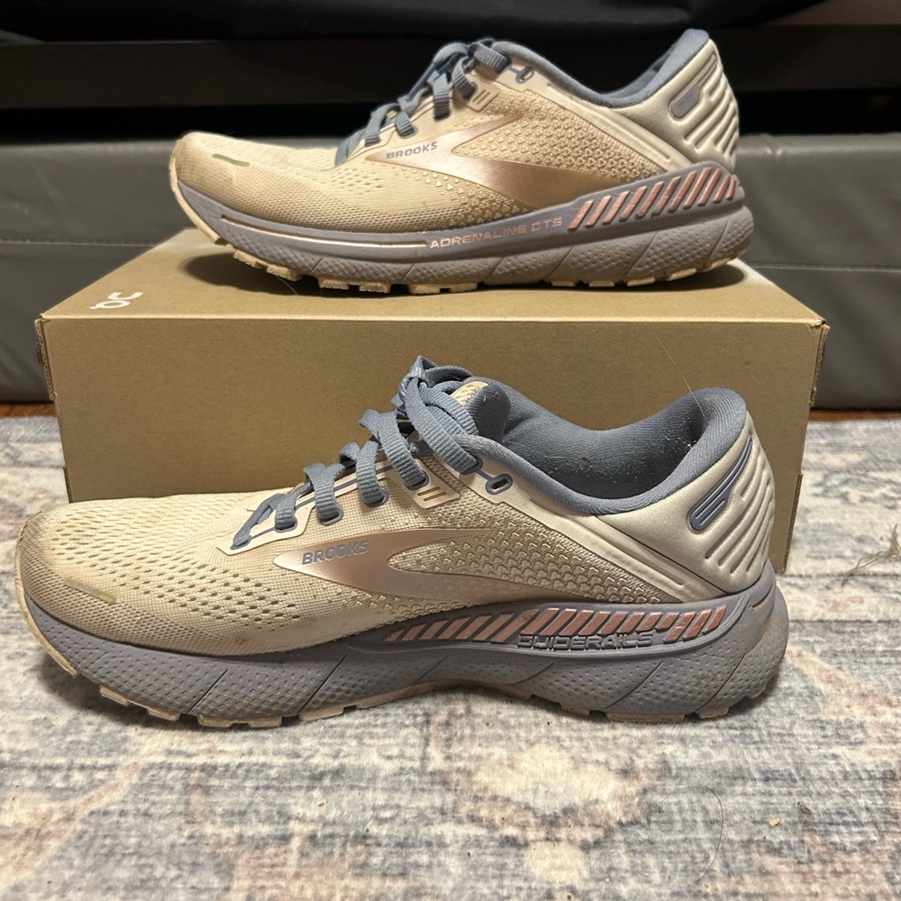 Brooks Adrenaline GTS Women’s Running Shoes - Light pink and purple